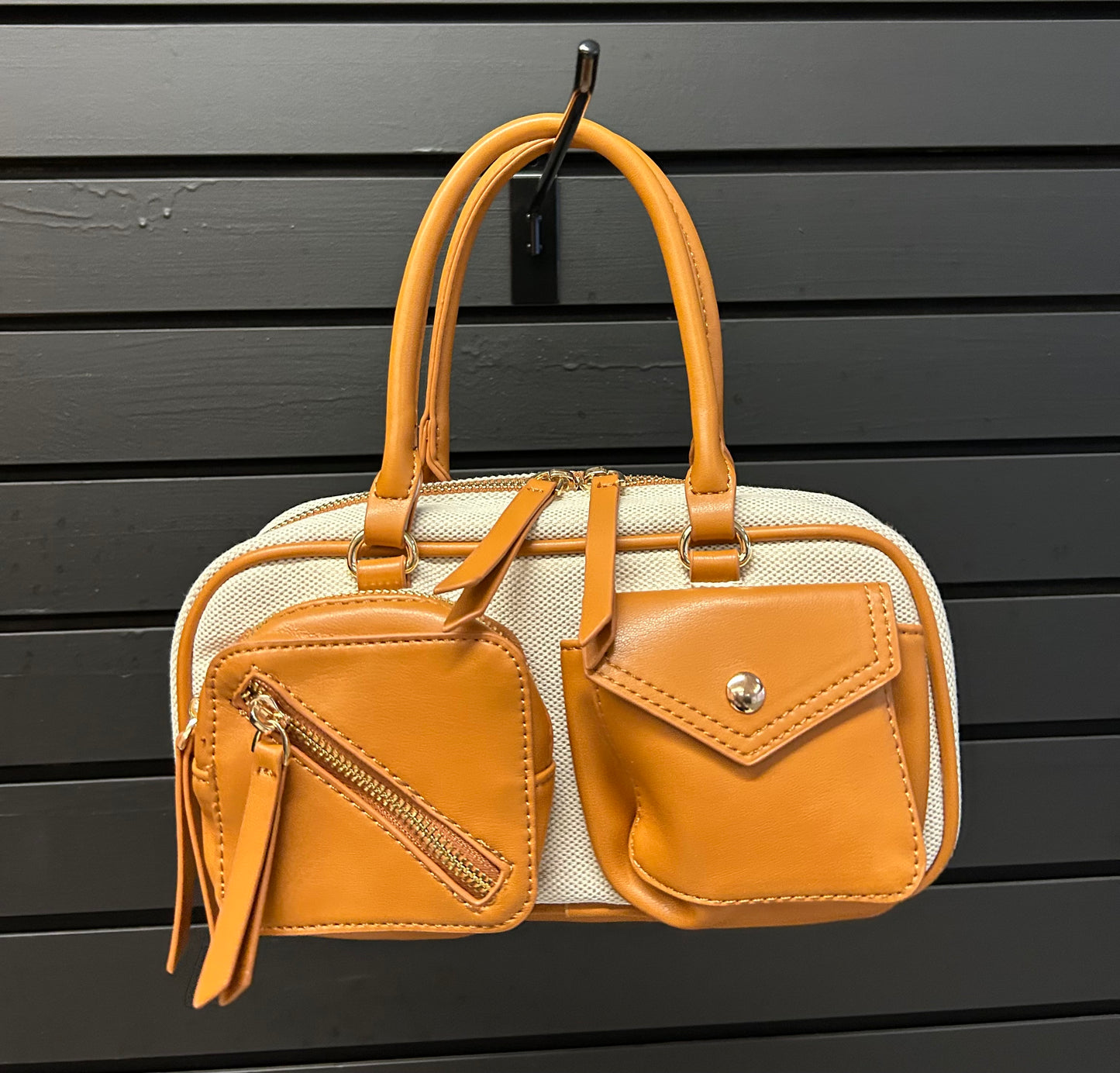 HANDBAG W/ POCKETS